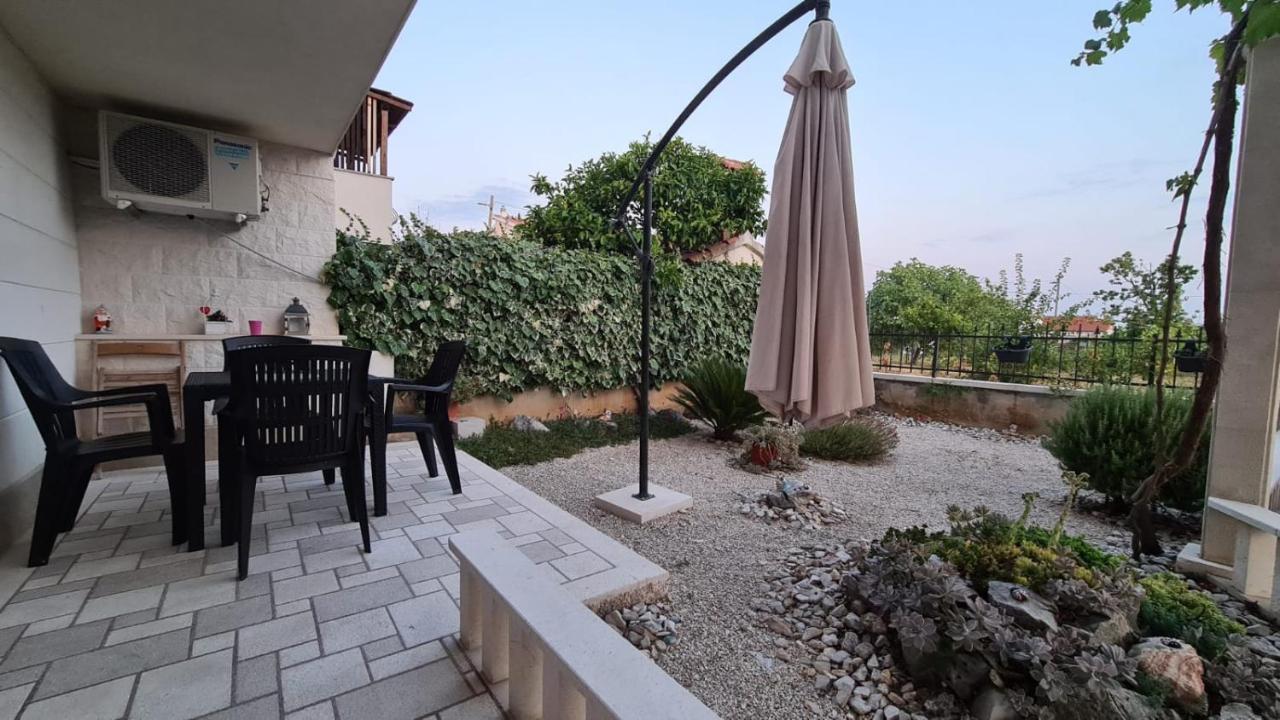 Apartments Pavlinovic Kaštela Exterior foto