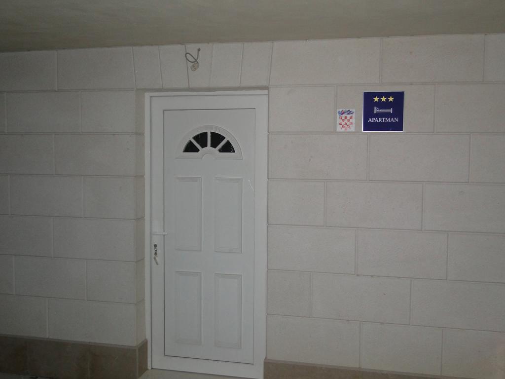 Apartments Pavlinovic Kaštela Exterior foto